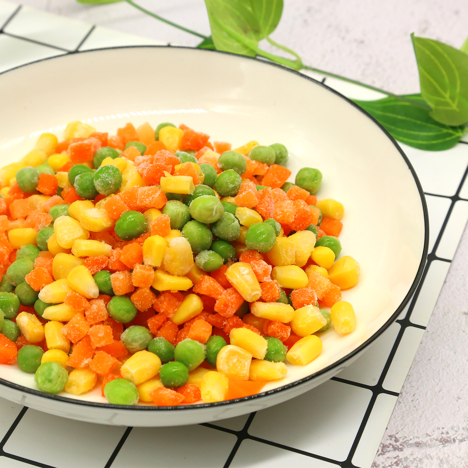 Frozen mix vegetable 4 way  (25% diced Carrot + 25% Green Peas + 25% cut green Beans + 25%  Sweet/Cauliflower)